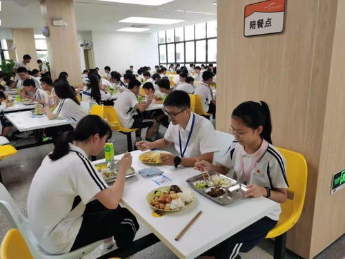 以歌舞為翼，提升餐飲服務(wù)品質(zhì)，共筑校園幸福生活